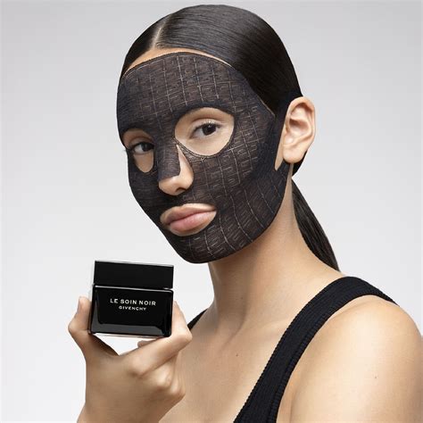 New Le Soin Noir Masque Dentelle Fermeté.⁣ 